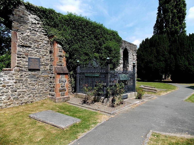 St Marys Church grounds with Robert Owens grave and the dedication to Thomas Powell. Picture by Jaggery/Geograph.