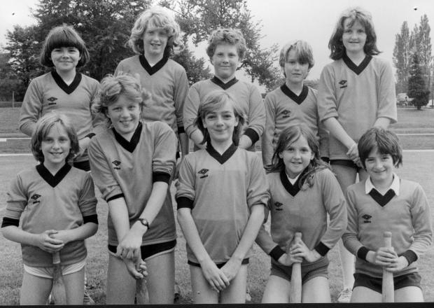 Border Counties Advertizer: Trefonen Primary School rounders team in 1985.