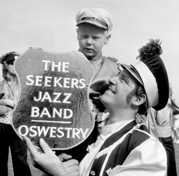 Border Counties Advertizer: Oswestry bygones osby5 The Seekers Jazz band from Oswestry on parade 1972