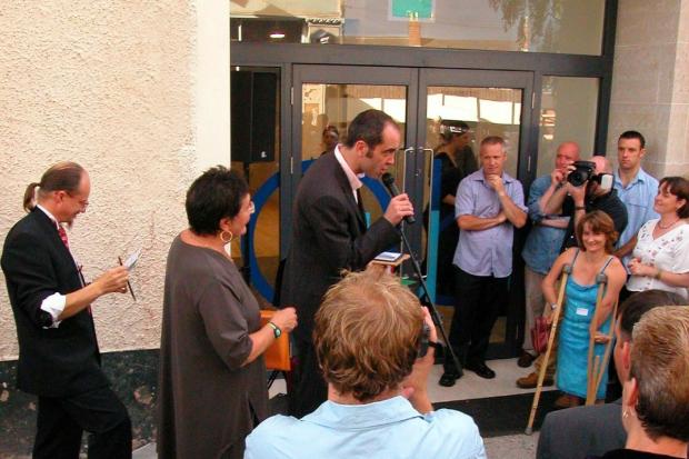 James Nesbitt, Mavis Nicholson and Malcolm Malan opening Qube in 2002