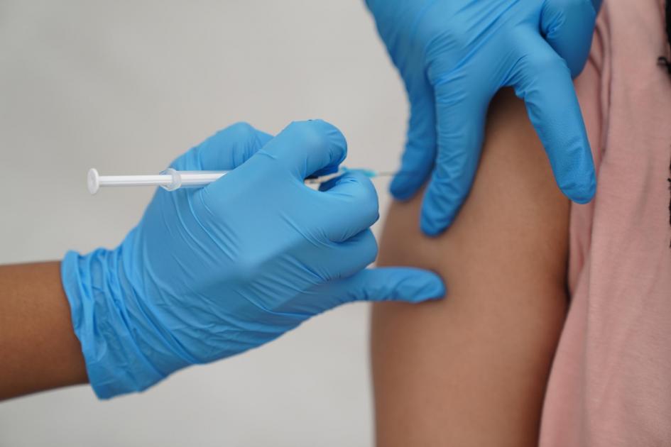 Shropshire: Niski poziom szczepień dziewcząt przeciwko rakotwórczemu wirusowi brodawczaka ludzkiego (HPV).
