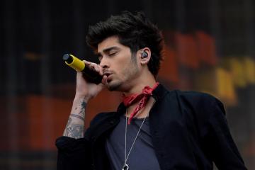 Zayn Malik tells screaming fans ‘I’ve missed this’ during debut UK solo show